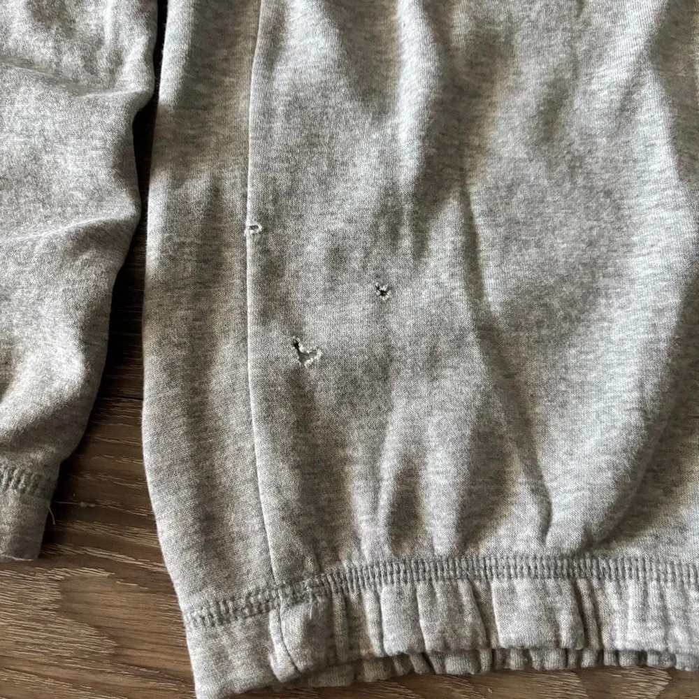 Vintage Y2K/2000s Light Grey Nike Streetwear Essential Sweatpants! Size M